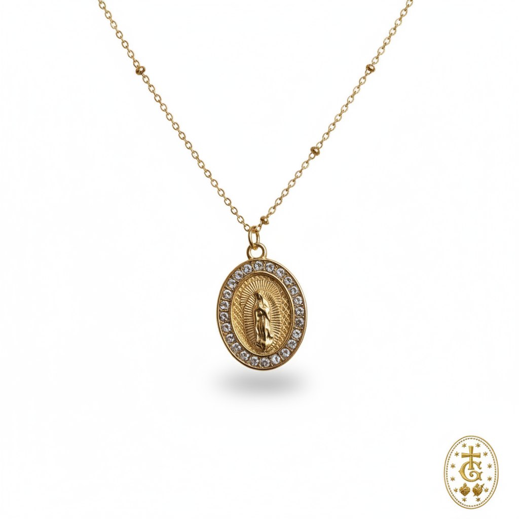 Collier médaille Vierge Marie strass dorée ovale 2,7 cm bijou religieux corse Gloriosa Santa