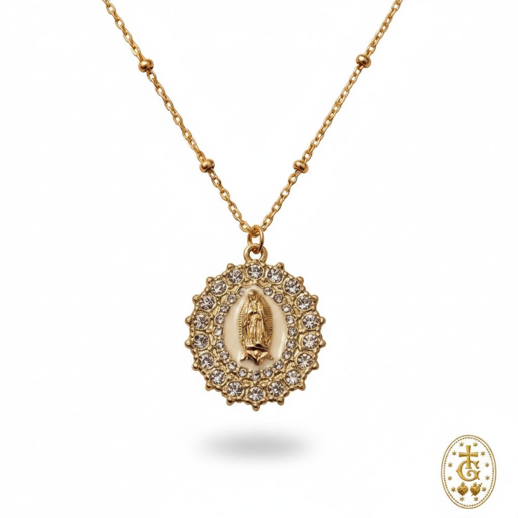 Collier médaille Vierge Marie émail blanc cristaux dorée 2,5 cm bijou religieux corse Gloriosa Santa