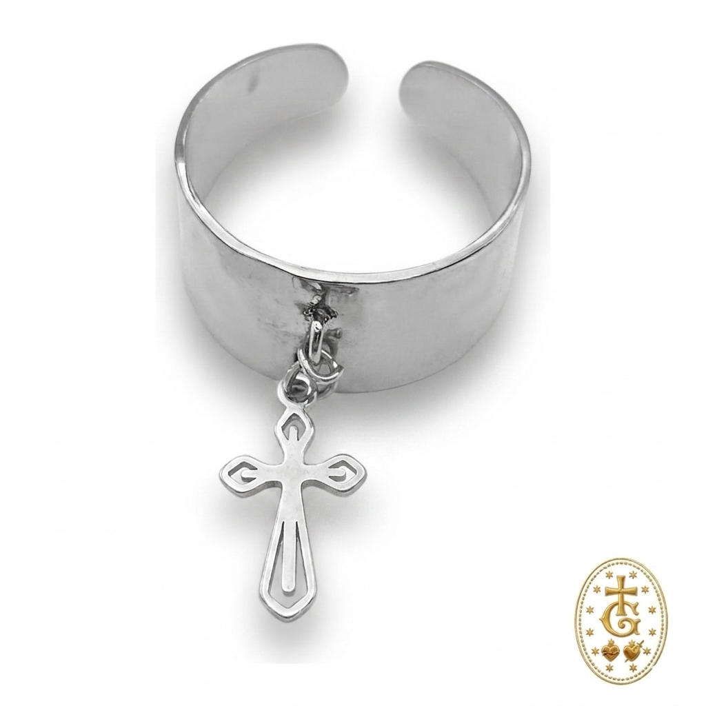 Bague Réglable Breloque Croix — Acier Martelé Corse