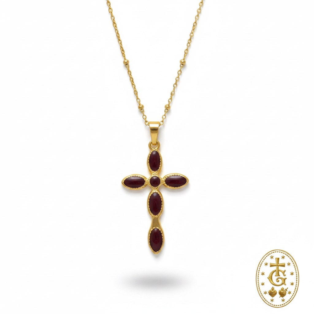 Collier croix doré orné de pierres ovales rouges foncées gloriosa