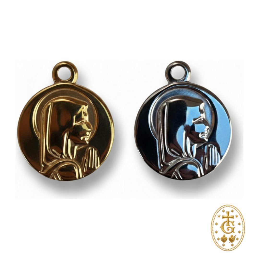 Collier Médaille Madone Circulaire — Relief Doré ou Argenté 1,8 cm